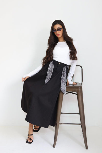 חצאית עם חגורת בנדנה