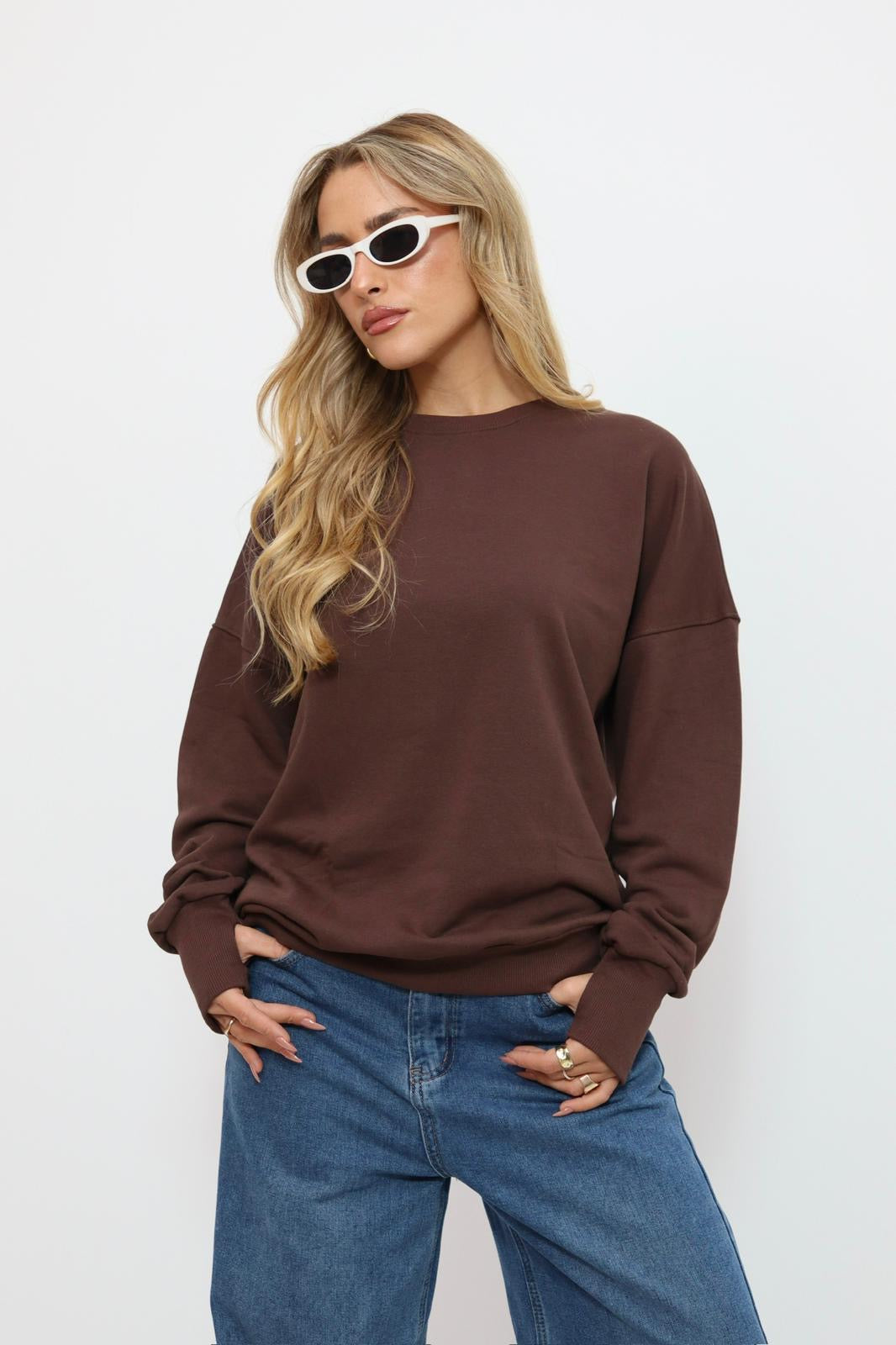 חולצה פוטר עם כפפה ביד