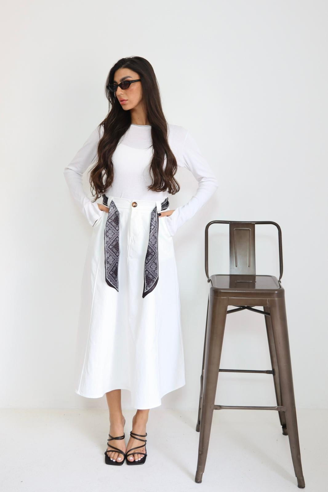 חצאית עם חגורת בנדנה