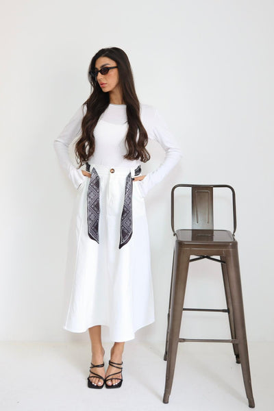 חצאית עם חגורת בנדנה