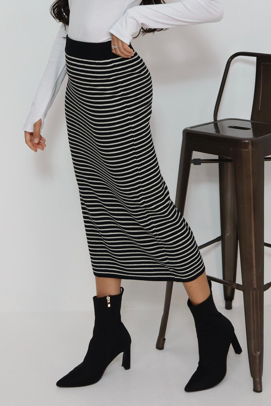 חצאית פסים סריג מידי