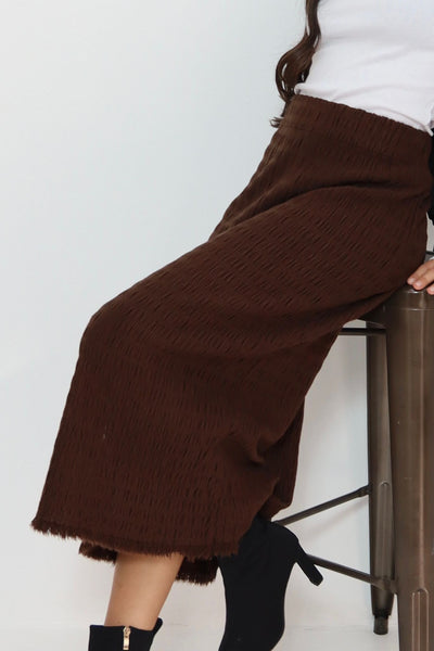 חצאית סריג עם פרנזים למטה