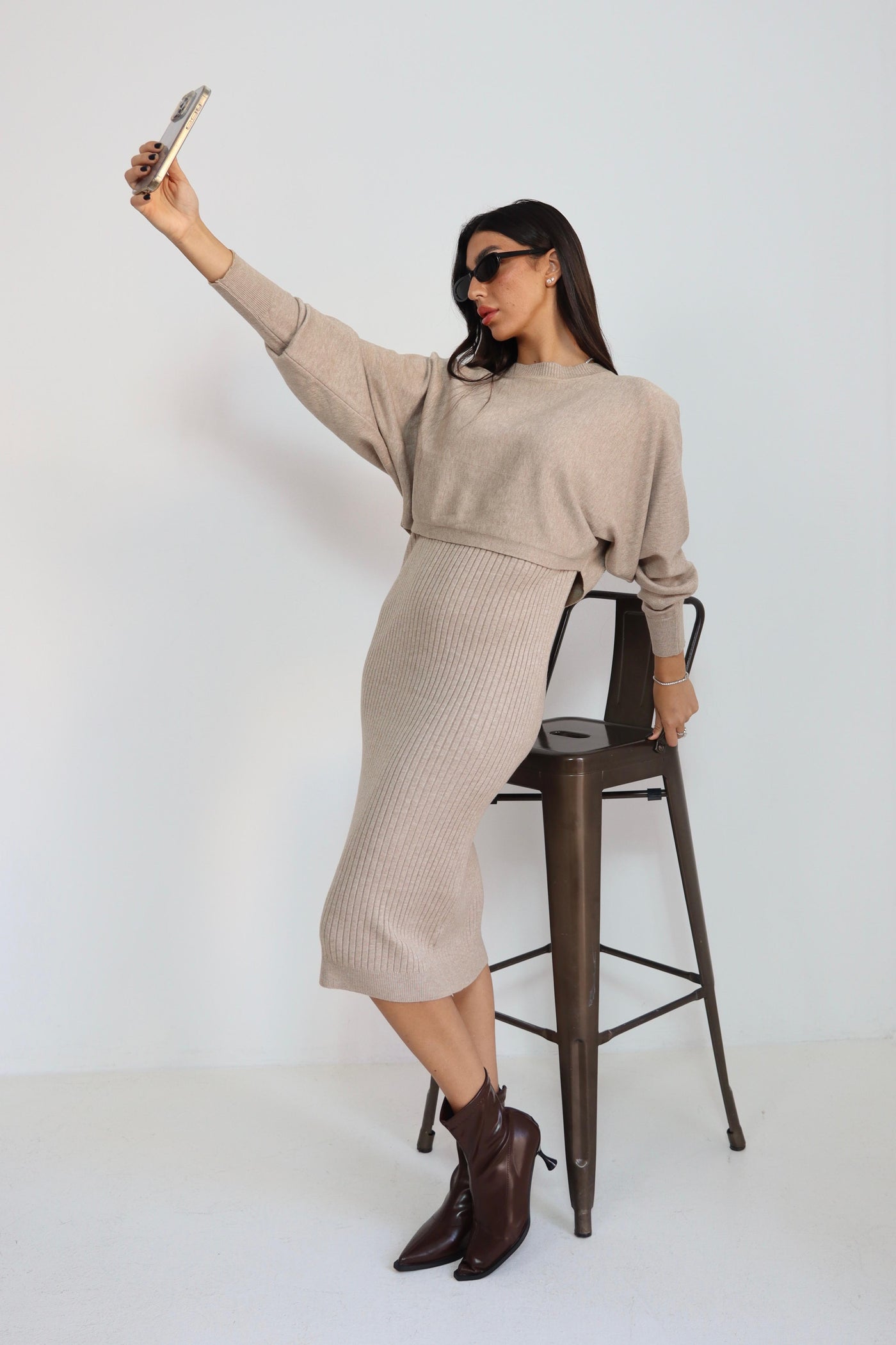 סט שמלה גופיה + חולצה קצרה בד סריג