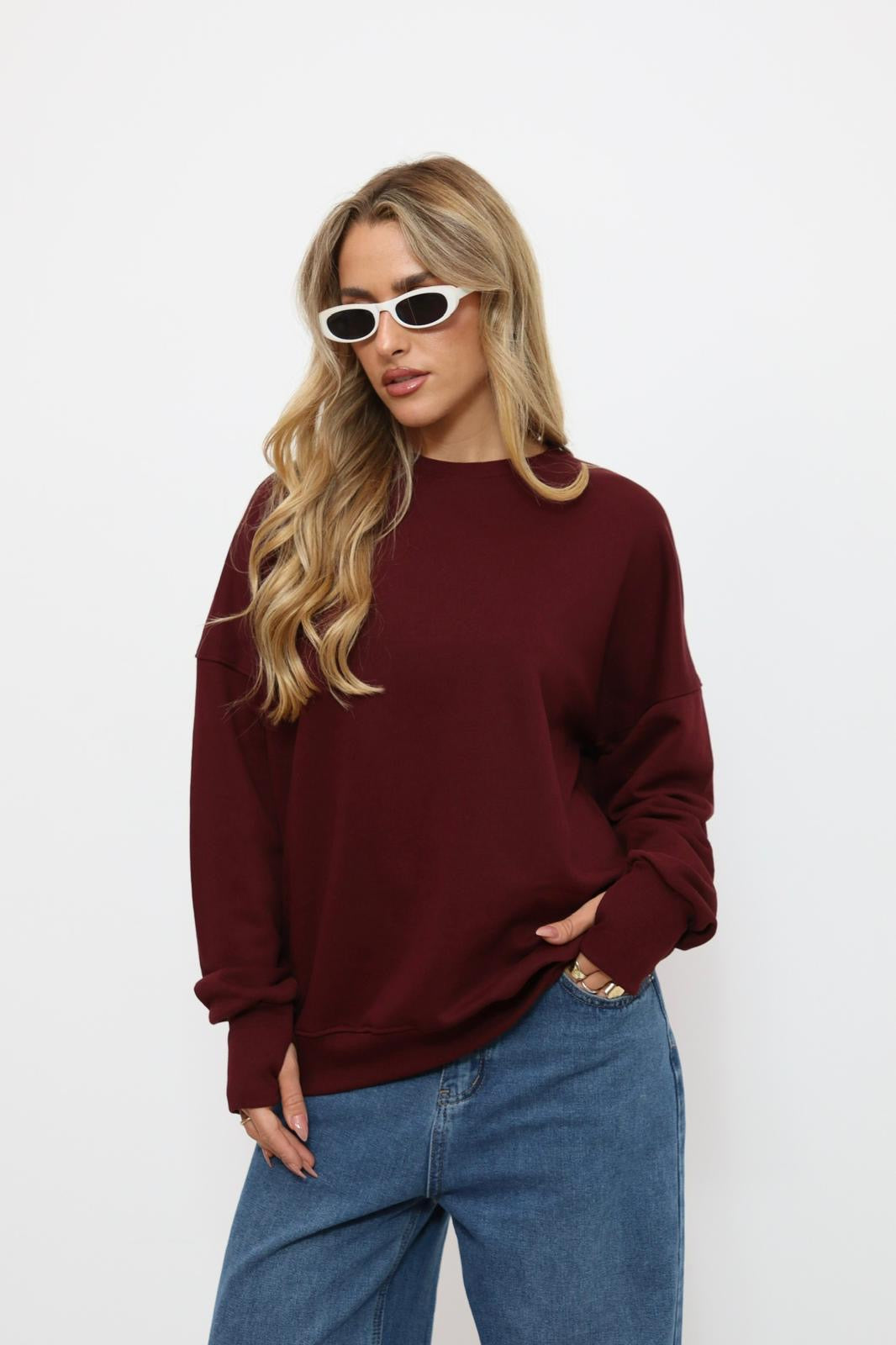 חולצה פוטר עם כפפה ביד