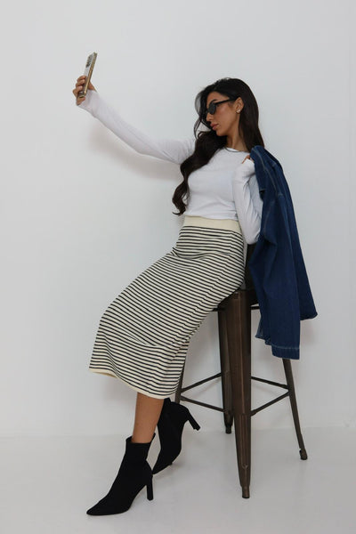 חצאית פסים סריג מידי