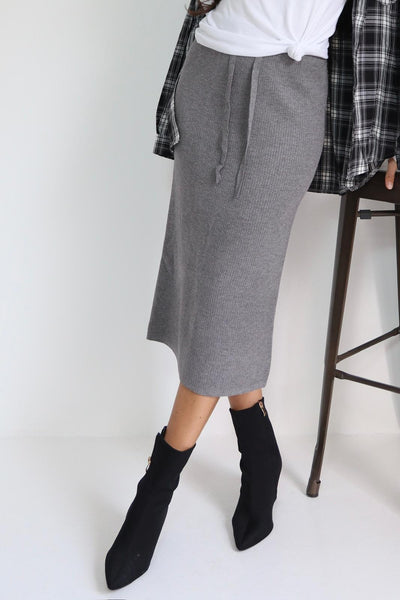 חצאית מידי סריג שרוך