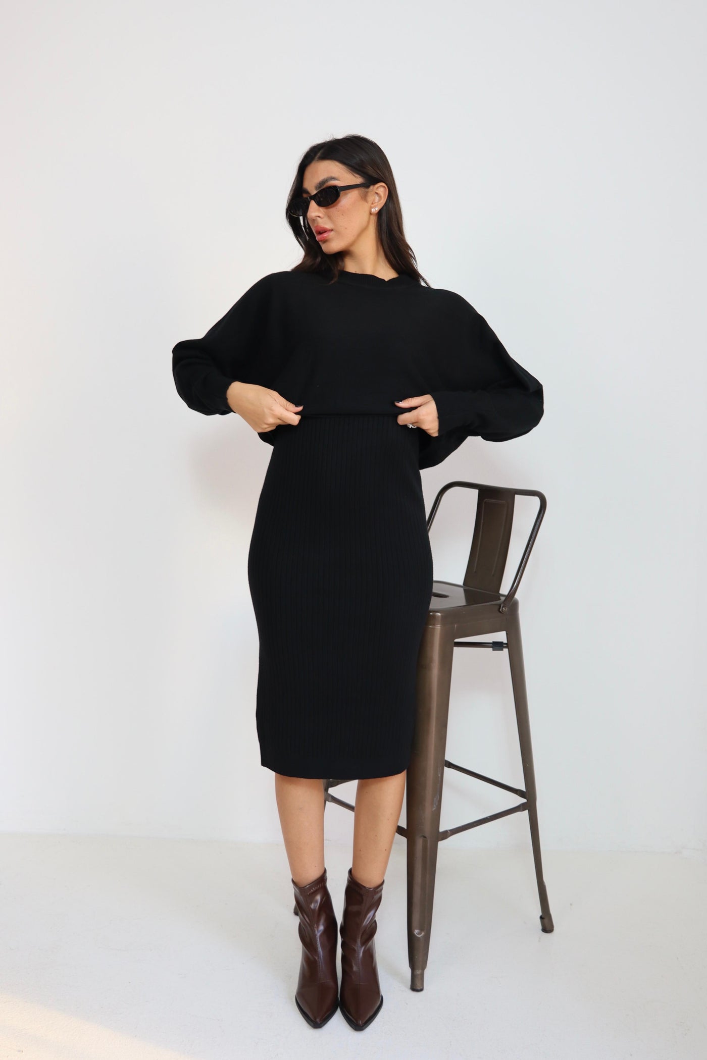 סט שמלה גופיה + חולצה קצרה בד סריג