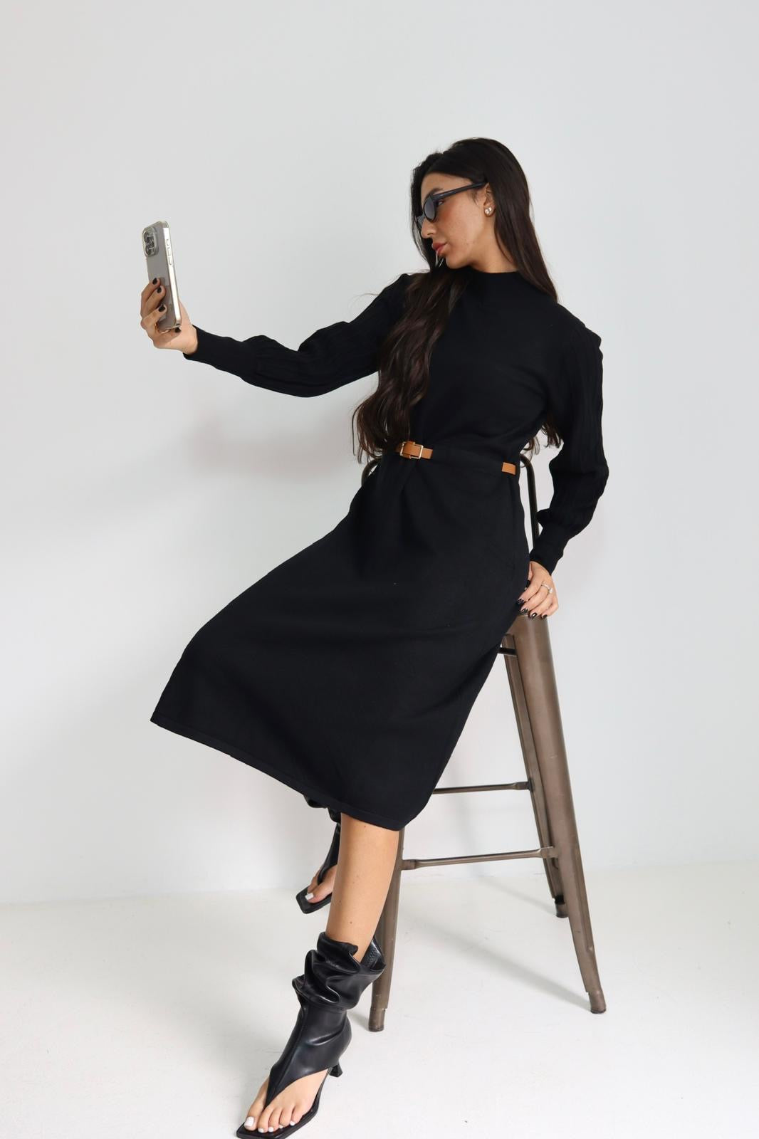 שמלה סריג עם חגורה