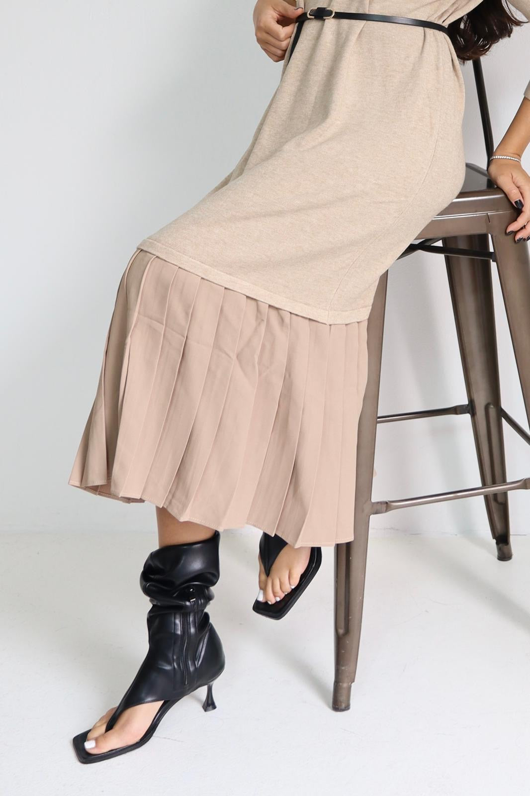 שמלה  סריג עם מלמלה למטה