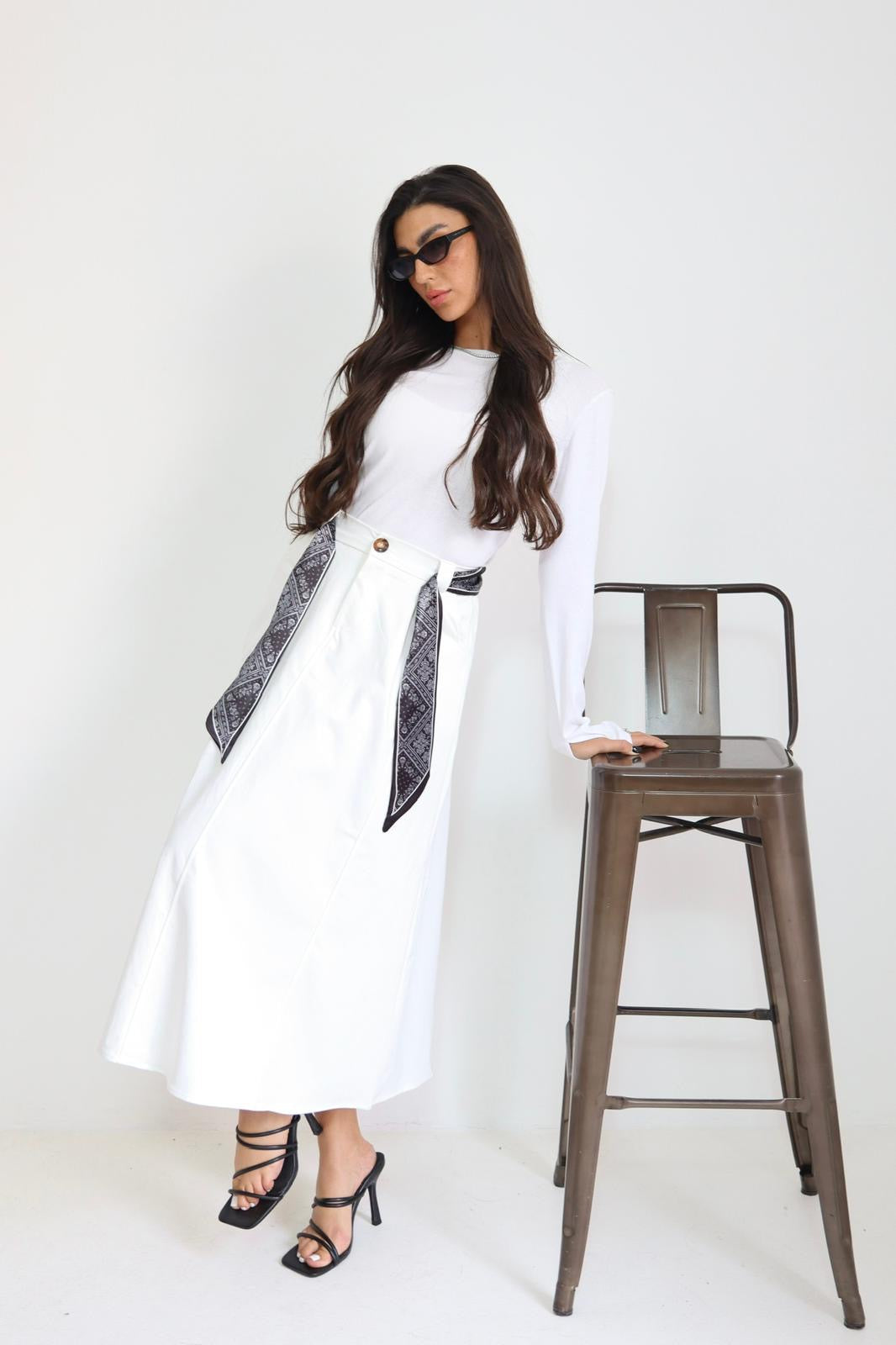 חצאית עם חגורת בנדנה