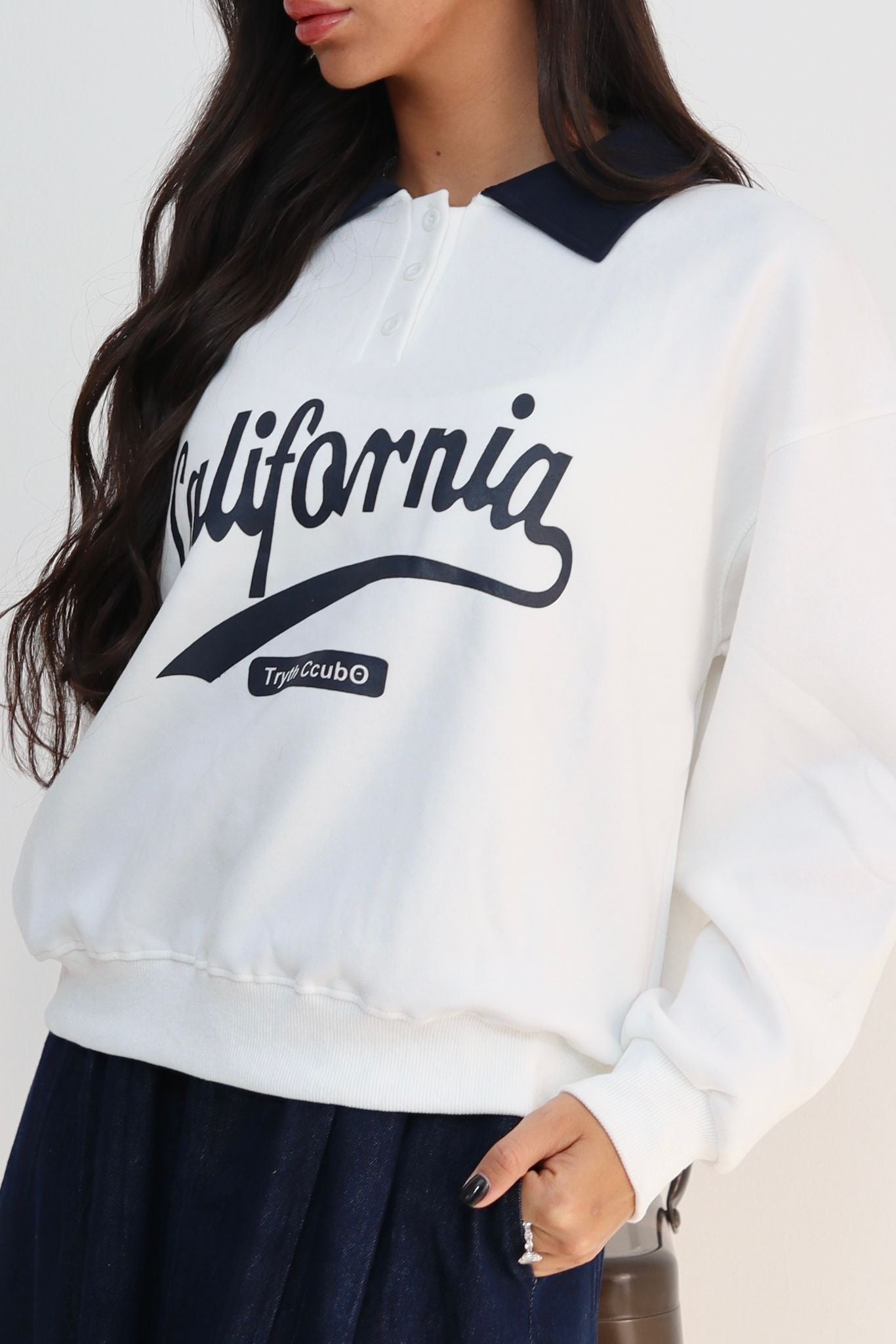 חולצה פוטר עם כתוביות וצווארן