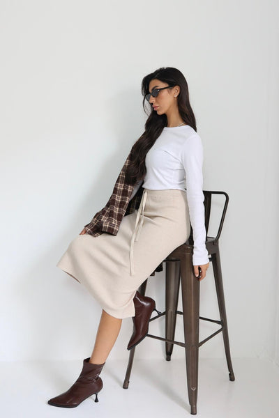 חצאית מידי סריג שרוך