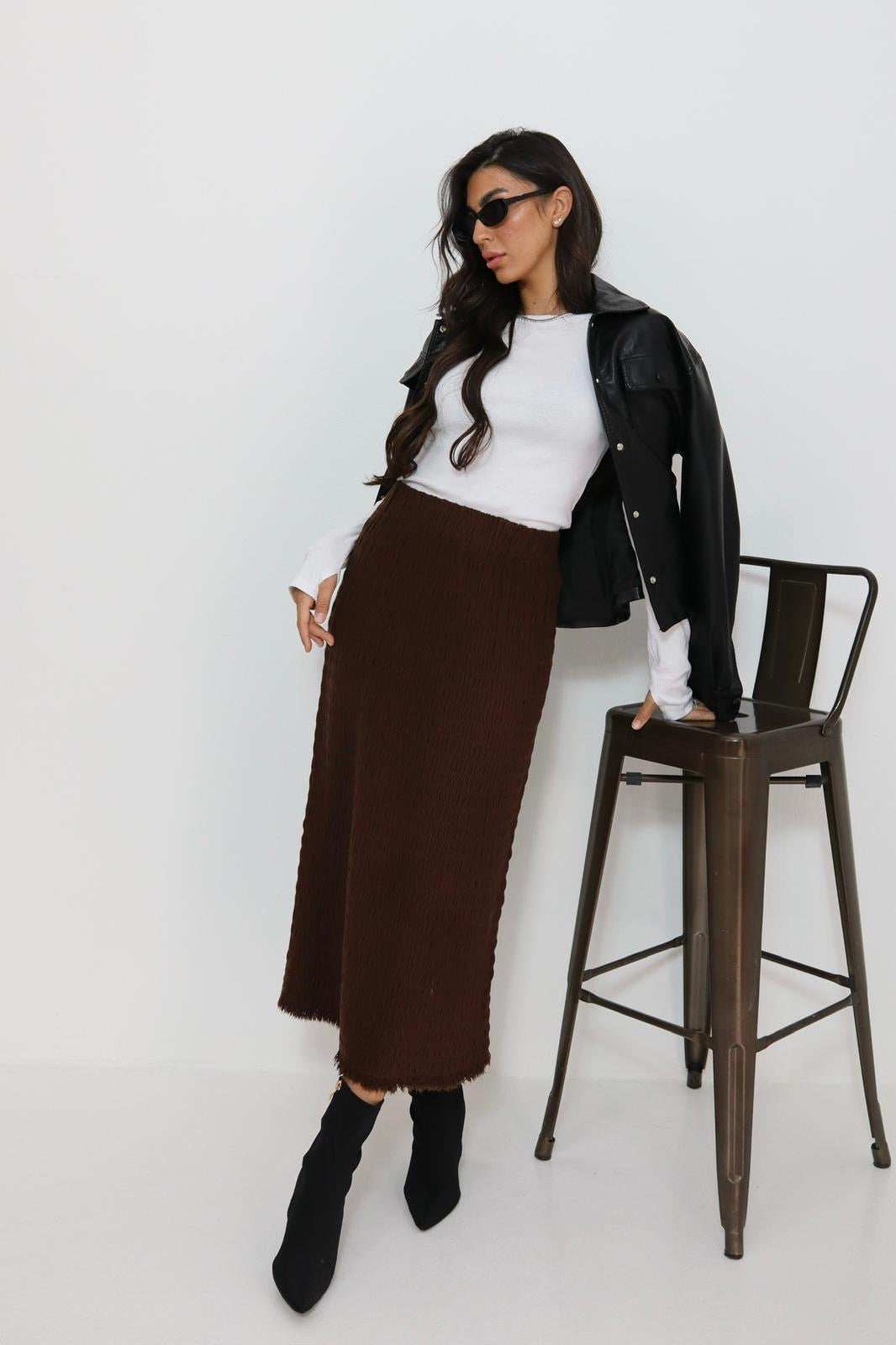 חצאית סריג עם פרנזים למטה