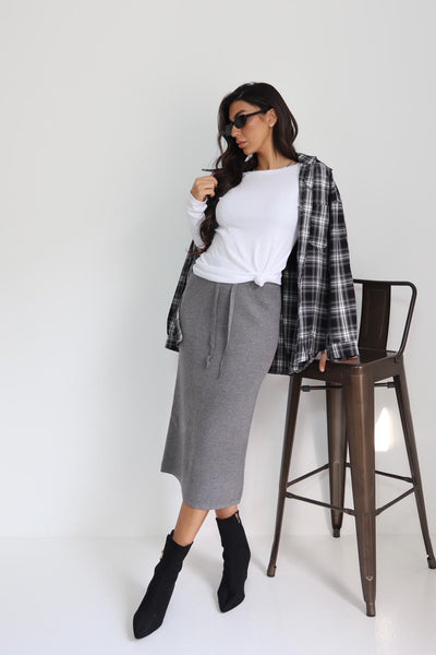 חצאית מידי סריג שרוך