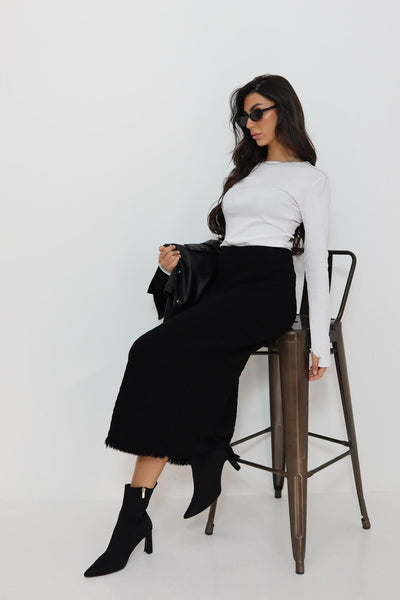 חצאית סריג עם פרנזים למטה