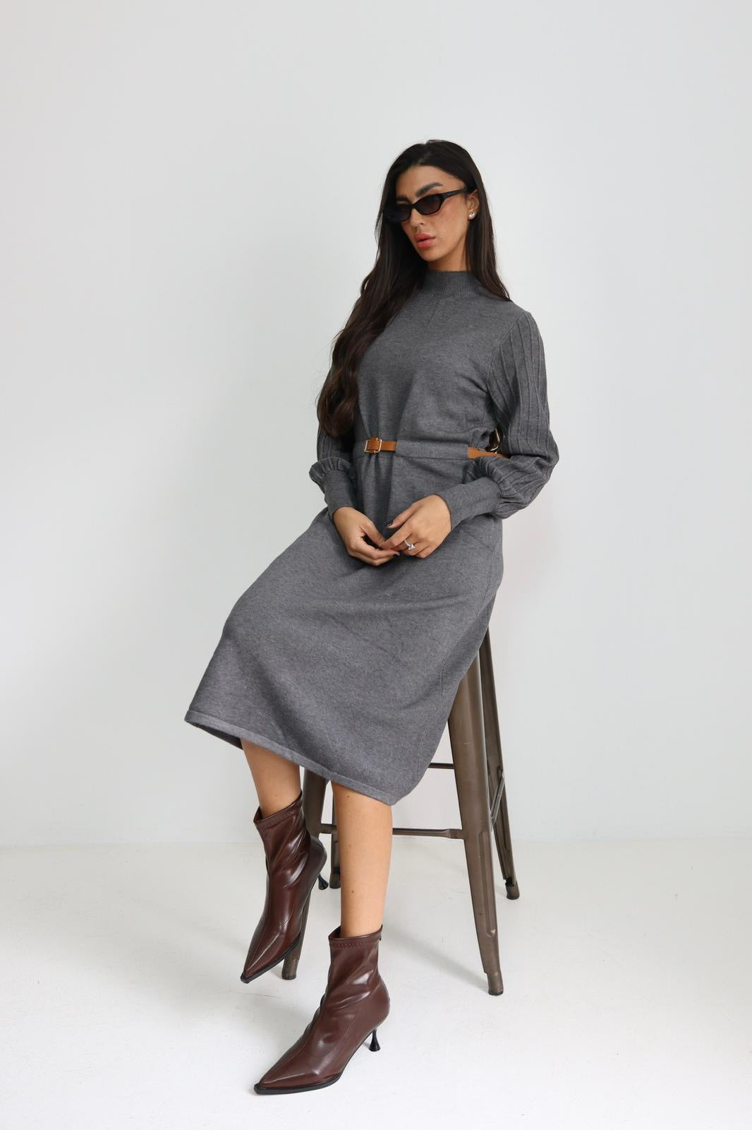 שמלה סריג עם חגורה