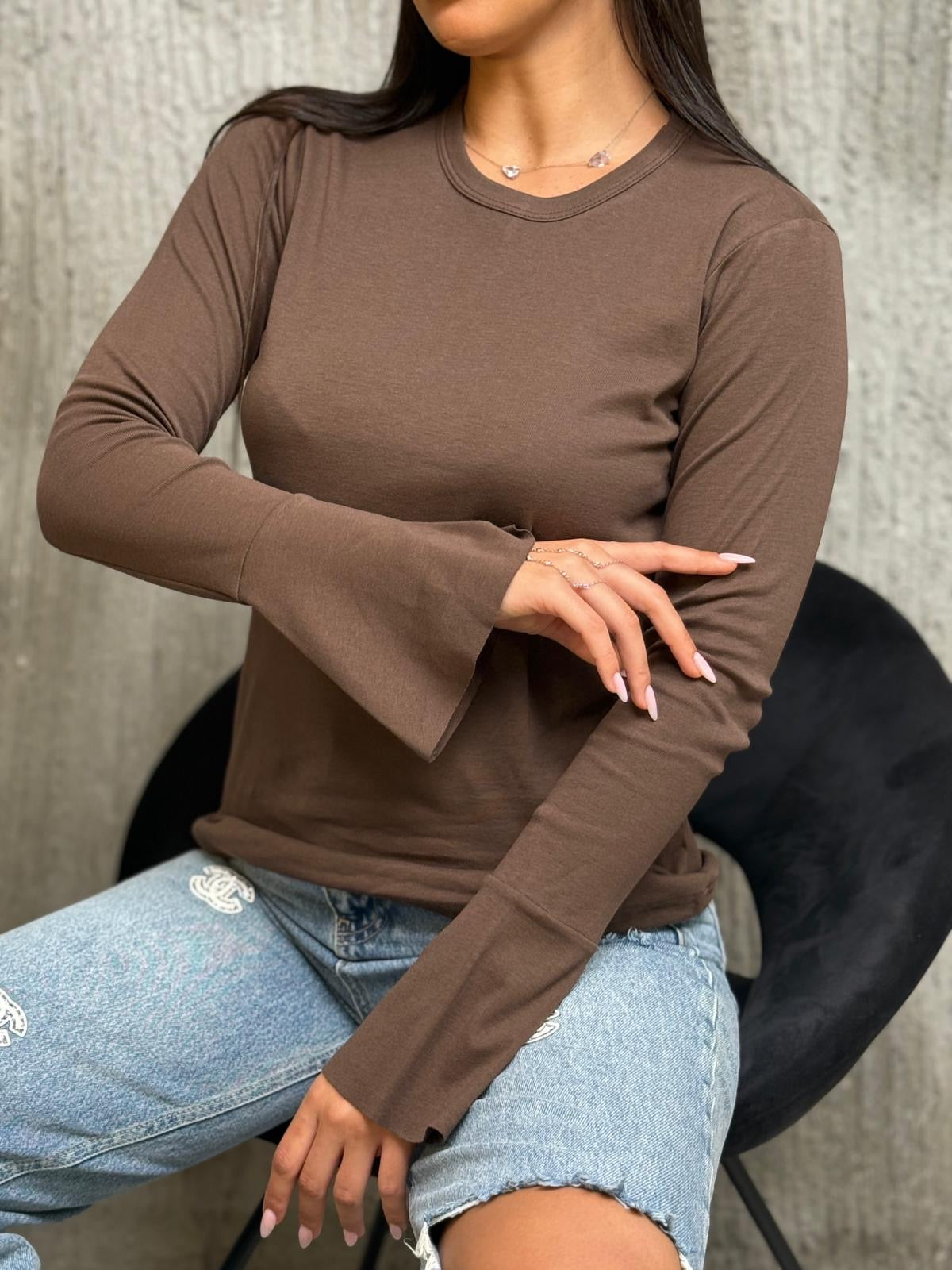 חולצה פתח נפתח בשרוול