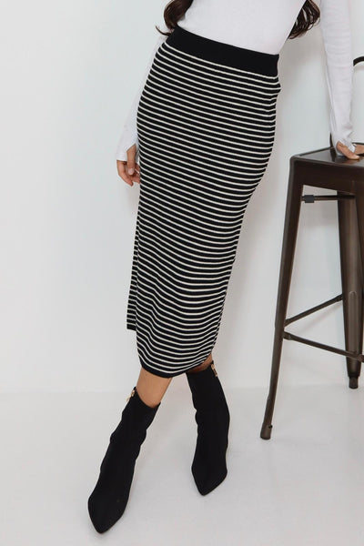 חצאית פסים סריג מידי