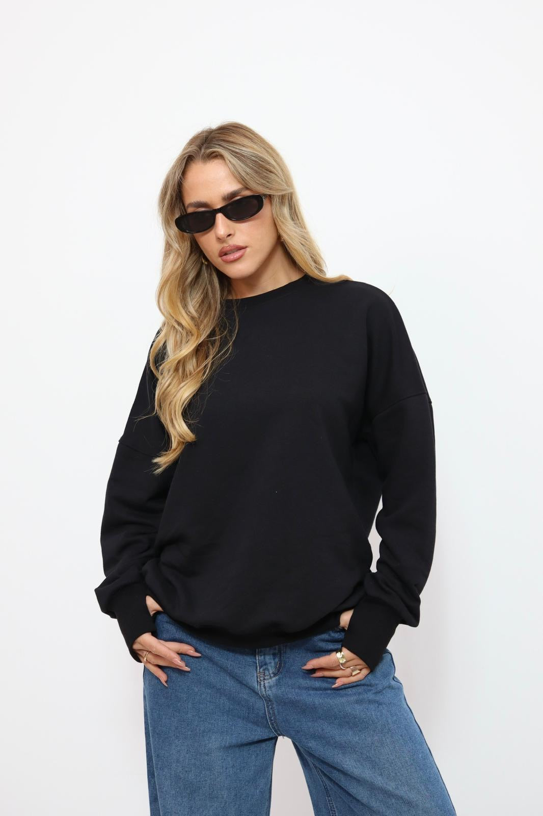 חולצה פוטר עם כפפה ביד