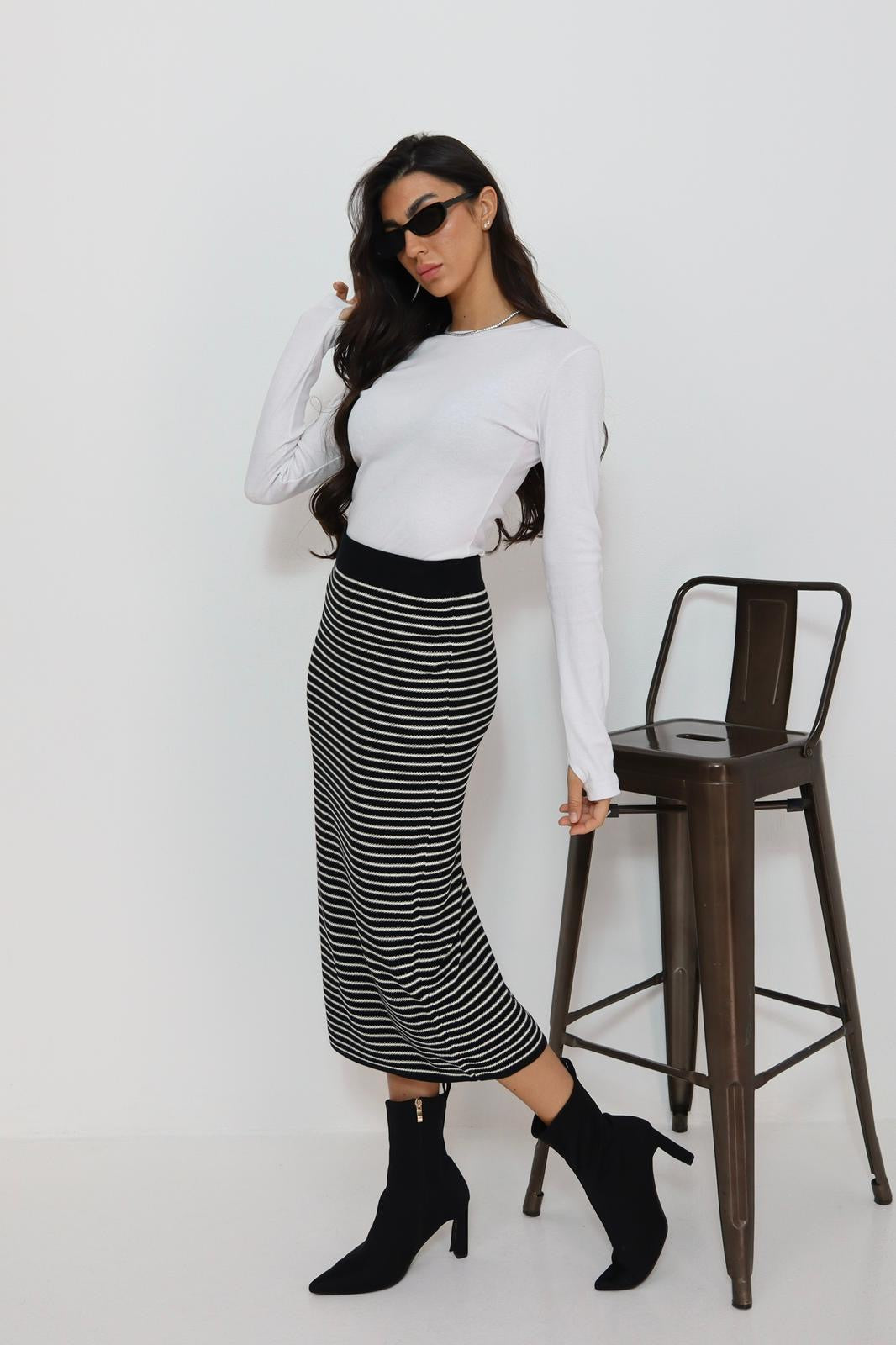 חצאית פסים סריג מידי