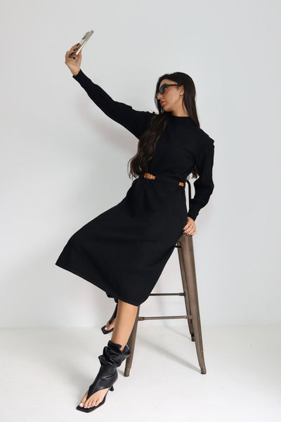 שמלה סריג עם חגורה