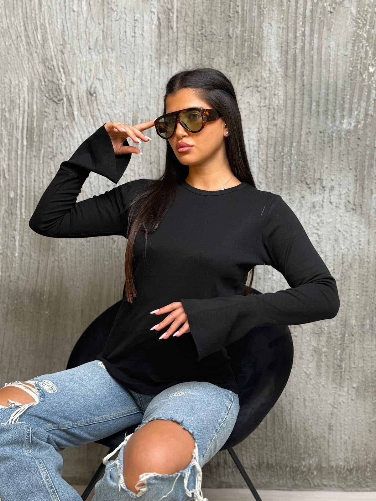 חולצה פתח נפתח בשרוול