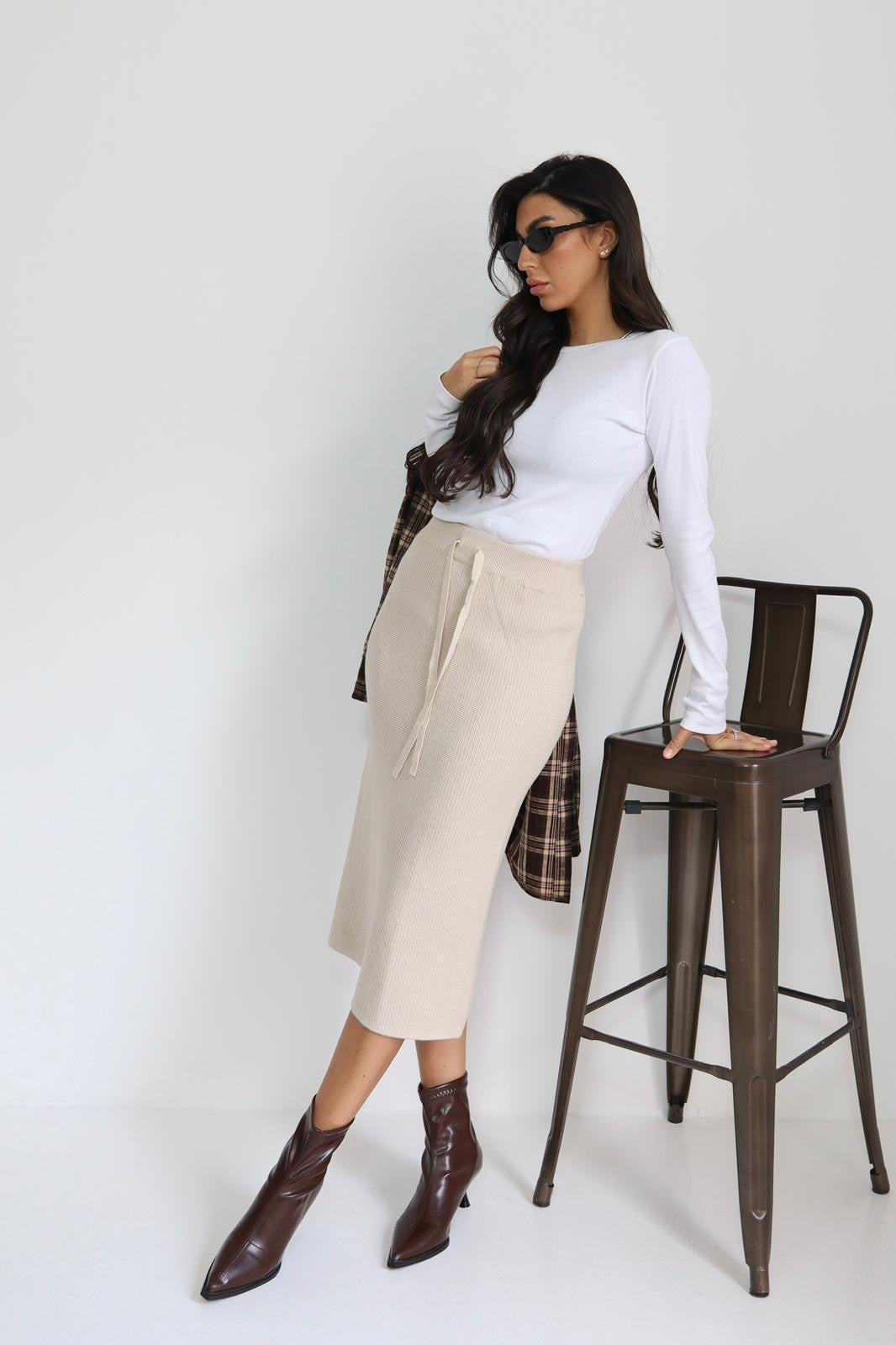 חצאית מידי סריג שרוך