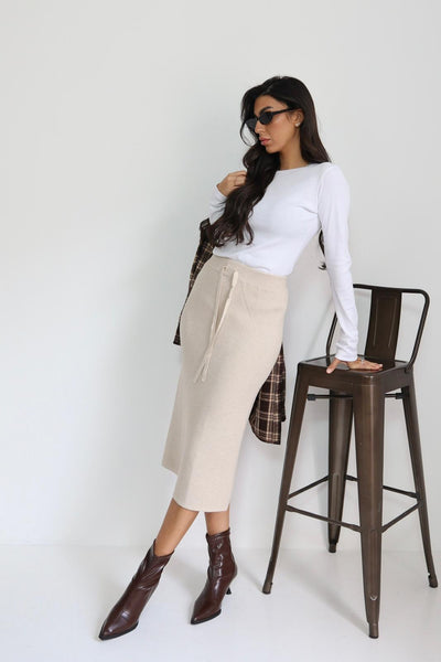 חצאית מידי סריג שרוך