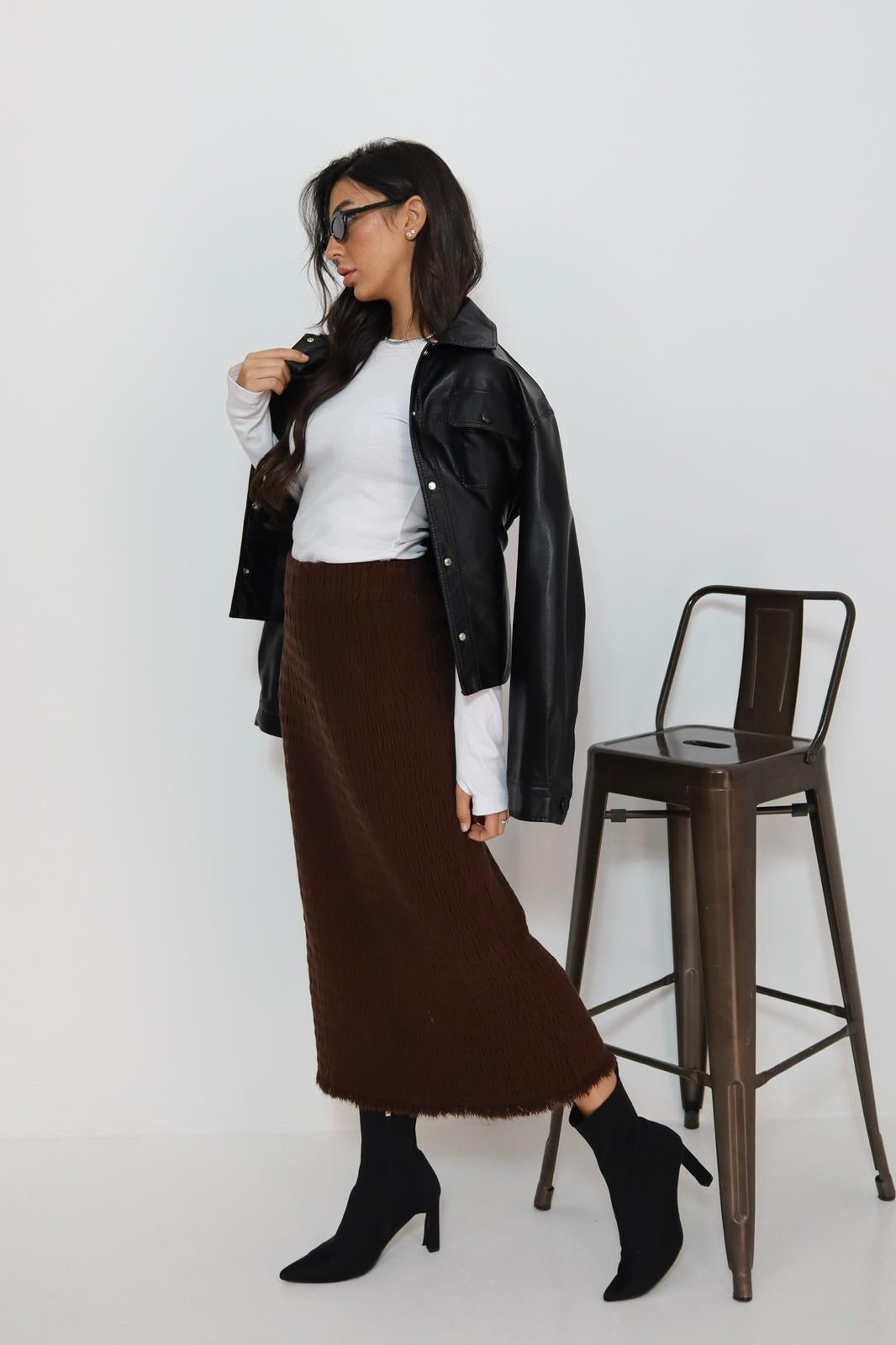 חצאית סריג עם פרנזים למטה